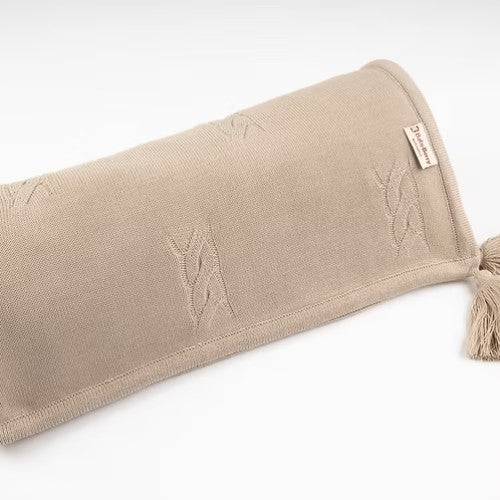 Manta Trenza Pompón - Forro de Carnerito Hipoalergénico - Beige - Baby Berry