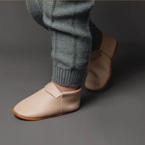 Zapatito Mocs Primeros Pasos - Urban Beige - Talla 4 - Kiddo & Co